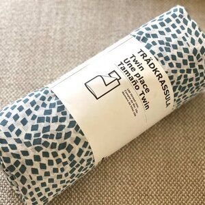 New IKEA TRÄDKRASSULA Duvet cover and pillowcase, white/blue, Twin